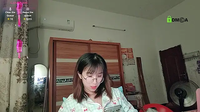 Snapshot of Lili_666 chatting on October 25, 2025, 5:08 pm Lili 666 online show from October 25, 2025, 5:08 pm