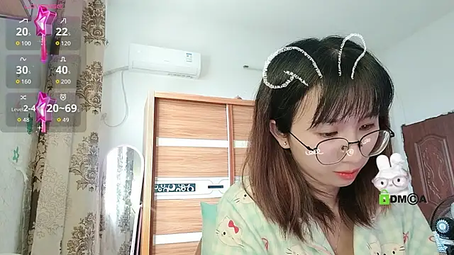 Snapshot of Lili_666 chatting on October 28, 2025, 6:28 am Lili 666 online show from October 28, 2025, 6:28 am