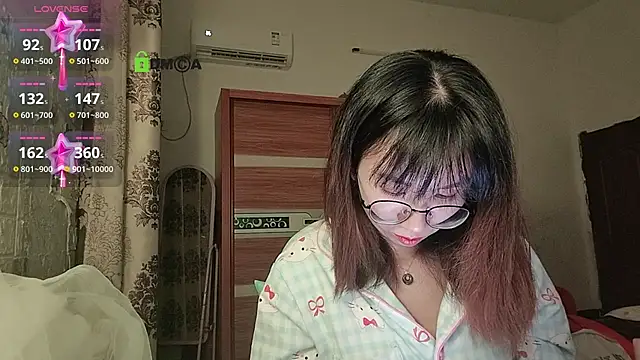 Snapshot of Lili_666 chatting on November 11, 2025, 4:29 pm Lili 666 online show from November 11, 2025, 4:29 pm