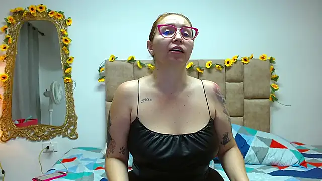 IsisDuzan online show from December 10, 2024, 2:38 am