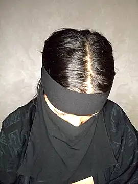 Narimane maroc online show from December 1, 2025, 9:42 pm