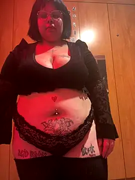 CrisyFerreira online show from October 16, 2025, 2:34 am