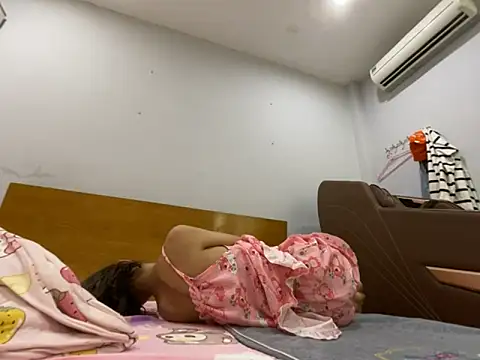 cave18hot online show from September 29, 2025, 3:22 am