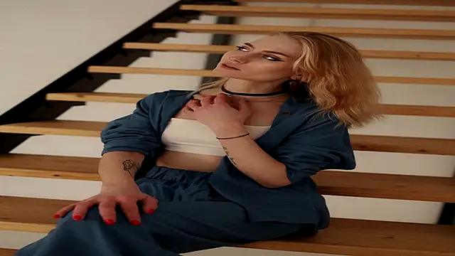 MarthaGees online show from November 12, 2025, 3:56 pm