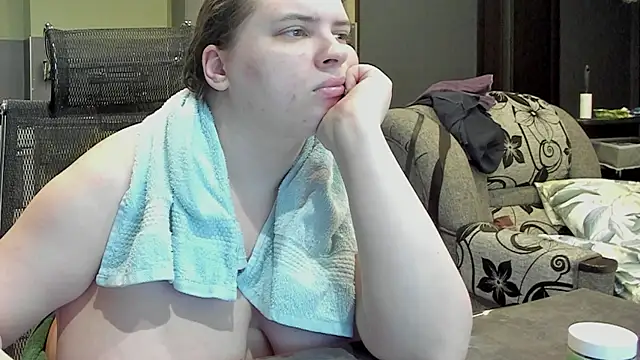 1lindsey1 online show from February 9, 2025, 12:30 pm