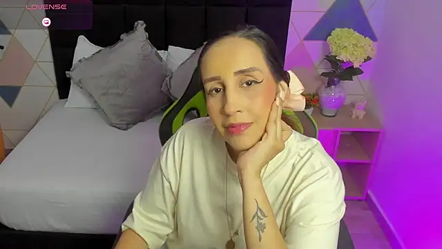 jadde13  online show from November 14, 2025, 7:56 pm