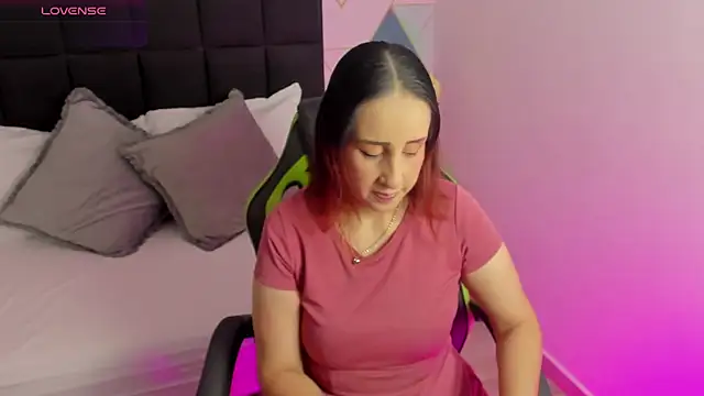 jadde13  online show from December 2, 2025, 8:04 pm