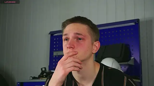 dustyn fox online show from February 9, 2026, 4:44 pm