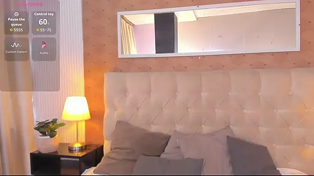 zoe alanaa online show from October 18, 2025, 8:09 pm