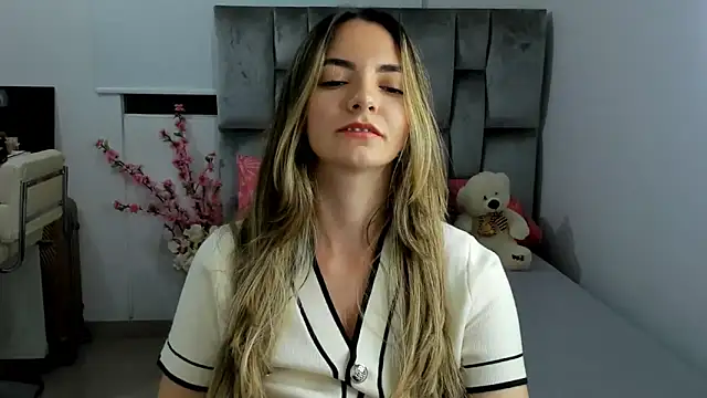 baby-miah online show from January 5, 2025, 4:36 am