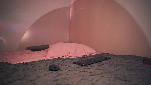 Snapshot of Leona_Mell chatting on March 5, 2025, 2:25 am Leona Mell online show from March 5, 2025, 2:25 am