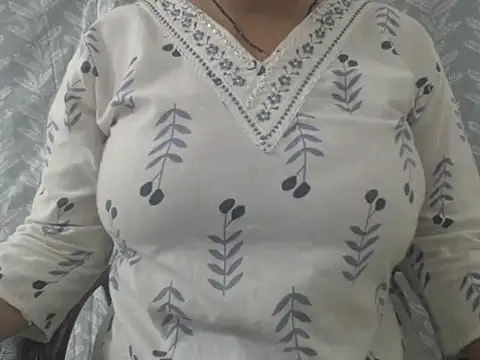 cute-priy online show from June 13, 2026, 5:16 am