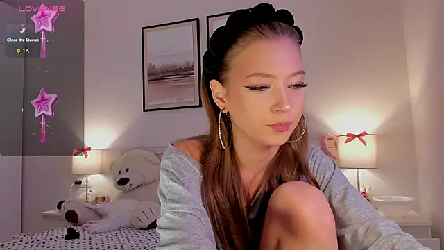 diana nier online show from April 3, 2026, 7:34 pm