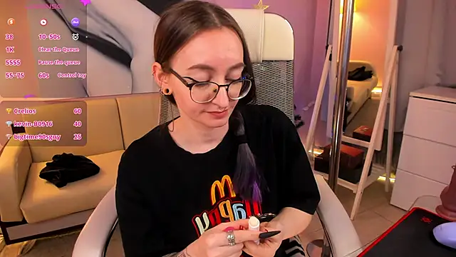 ShiroHeby online show from January 13, 2025, 7:42 pm