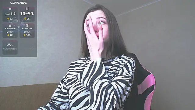 Snapshot of Luxuryalma chatting on April 23, 2026, 1:02 pm Luxuryalma online show from April 23, 2026, 1:02 pm