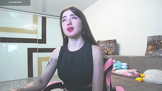 Snapshot of Luxuryalma chatting on June 19, 2026, 6:56 pm Luxuryalma online show from June 19, 2026, 6:56 pm
