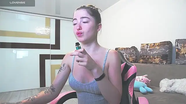 Snapshot of Luxuryalma chatting on June 29, 2026, 6:08 am Luxuryalma online show from June 29, 2026, 6:08 am