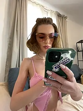 Snapshot of Kat_kate chatting on February 14, 2025, 12:03 pm Kat kate online show from February 14, 2025, 12:03 pm