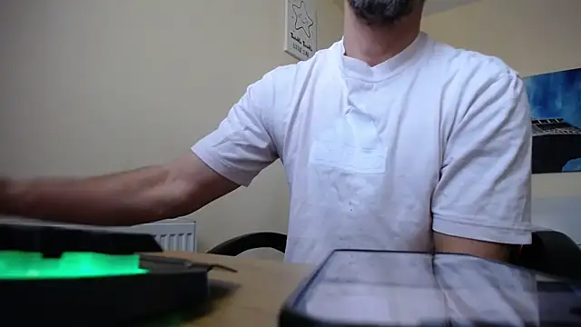 amydamarw online show from April 6, 2026, 5:41 am