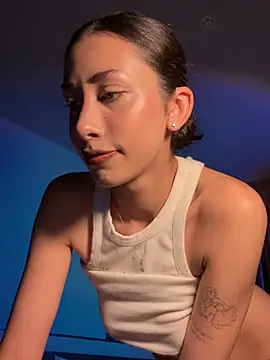 Sophiehii online show from March 26, 2026, 2:00 pm