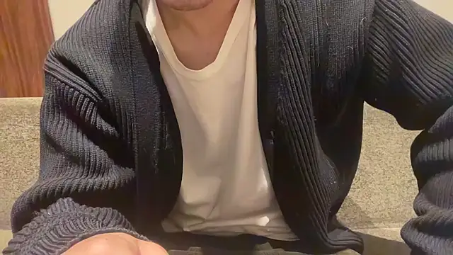 Snapshot of atom0407 chatting on January 18, 2025, 4:31 pm atom0407 online show from January 18, 2025, 4:31 pm