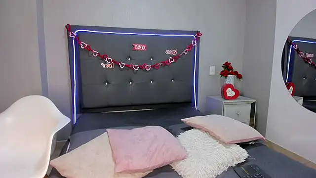 emma lye online show from April 15, 2026, 8:42 pm