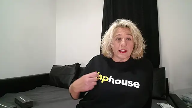 CamillaCreampie online show from October 15, 2025, 7:58 pm