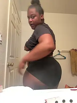 Snapshot of Prettynthick12 chatting on March 14, 2026, 12:39 am Prettynthick12 online show from March 14, 2026, 12:39 am