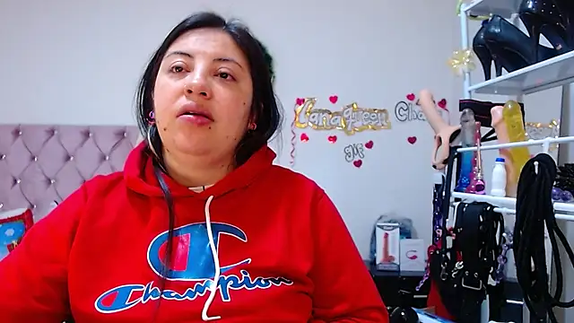 lanaqueen699 online show from December 15, 2025, 12:31 pm