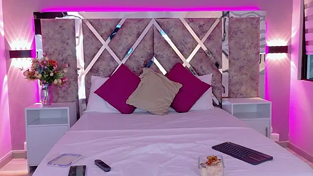 Larabrooks online show from April 13, 2026, 7:30 pm