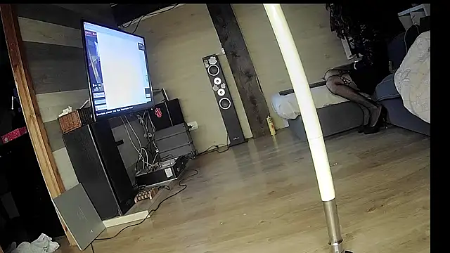 FLakiReve online show from November 12, 2025, 5:13 pm