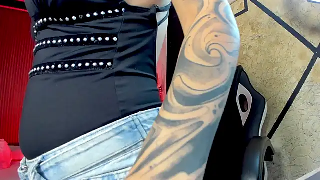 Melany Luv online show from December 4, 2025, 9:12 pm