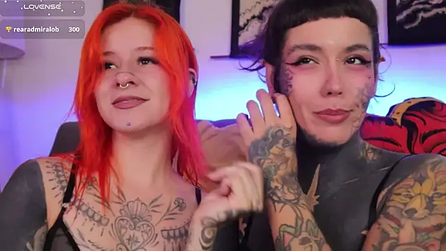 Snapshot of Daarlene chatting on December 17, 2025, 12:00 pm Daarlene online show from December 17, 2025, 12:00 pm