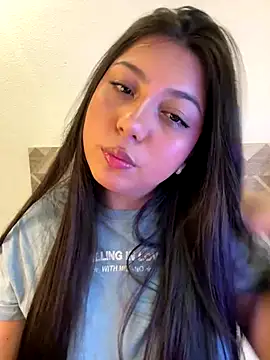 Snapshot of Maii_chan chatting on November 4, 2025, 6:23 am Maii chan online show from November 4, 2025, 6:23 am