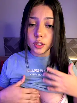 Snapshot of Maii_chan chatting on December 17, 2025, 6:19 am Maii chan online show from December 17, 2025, 6:19 am