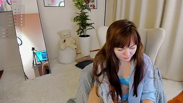 VanessaSmuth online show from November 12, 2025, 2:45 am