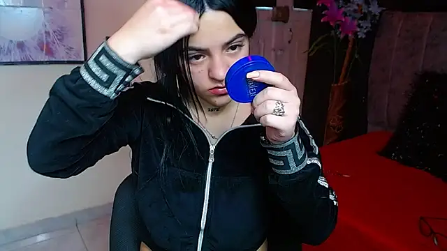 Violettasquirt online show from November 13, 2025, 3:55 pm