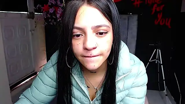 Violettasquirt online show from March 4, 2026, 1:39 pm