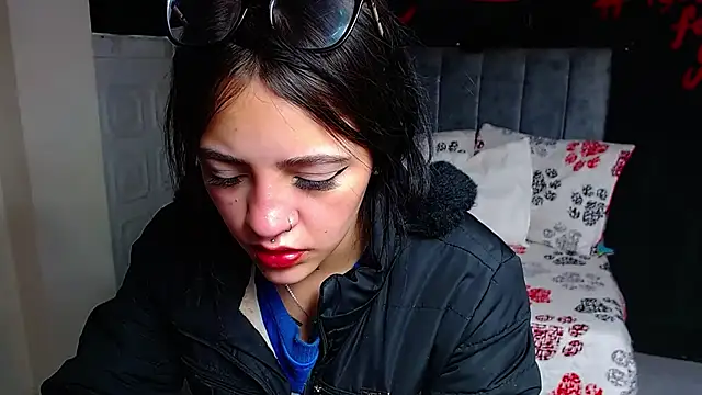 Violettasquirt online show from March 31, 2026, 1:33 pm