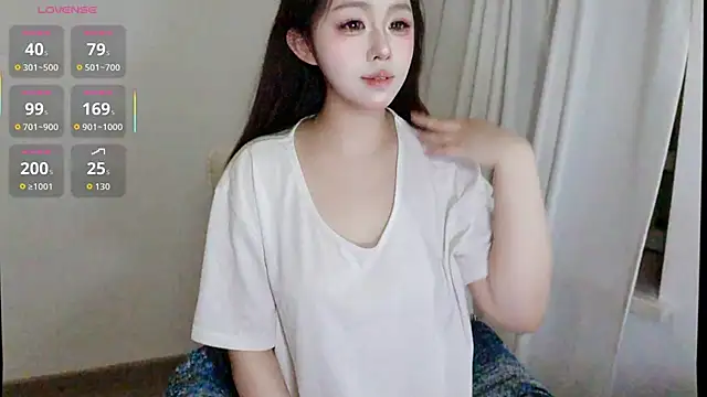 Snapshot of Hazel-11 chatting on October 7, 2025, 2:47 pm Hazel-11 online show from October 7, 2025, 2:47 pm