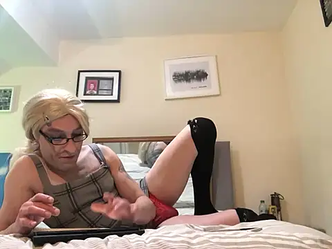 lolaisagoodtime online show from February 23, 2025, 1:24 am