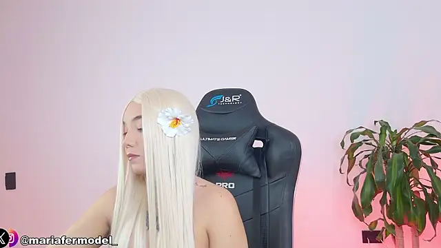 Mariafer05 online show from April 13, 2026, 4:01 pm