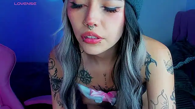 adri tom44 online show from December 2, 2024, 2:42 am