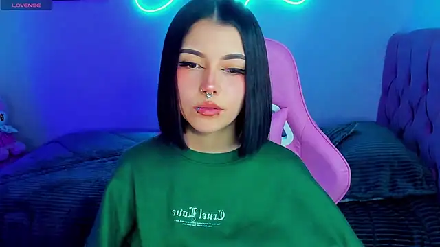 adri tom44 online show from December 6, 2024, 4:03 am