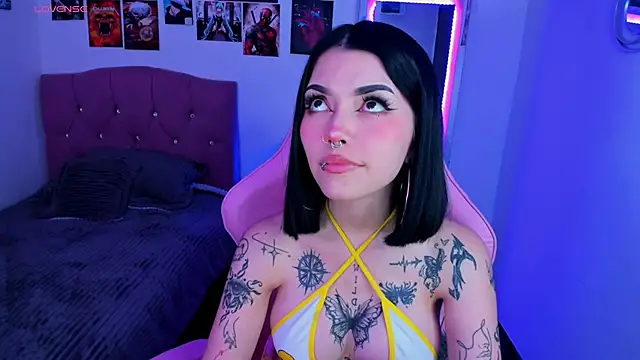 adri tom44 online show from February 17, 2025, 5:25 am