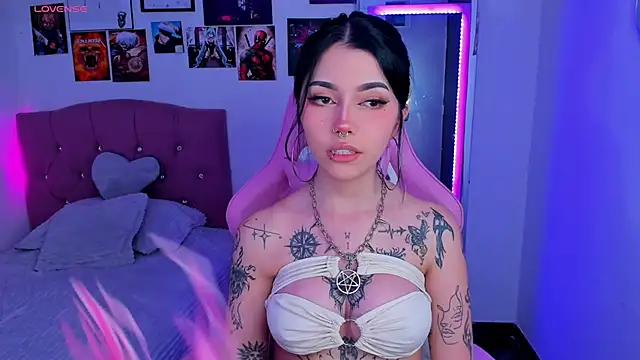 adri tom44 online show from February 21, 2025, 5:02 am