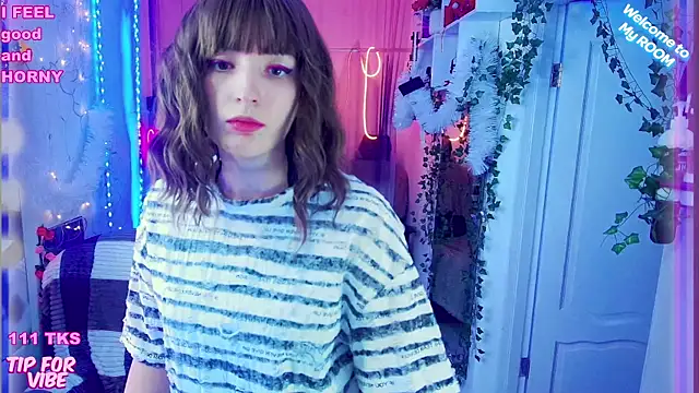 Snapshot of Toxic_Ellies chatting on December 21, 2024, 1:32 pm Toxic Ellies online show from December 21, 2024, 1:32 pm