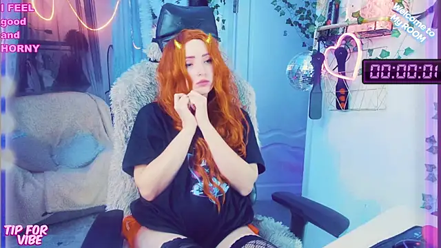 Snapshot of Toxic_Ellies chatting on December 29, 2024, 6:49 pm Toxic Ellies online show from December 29, 2024, 6:49 pm