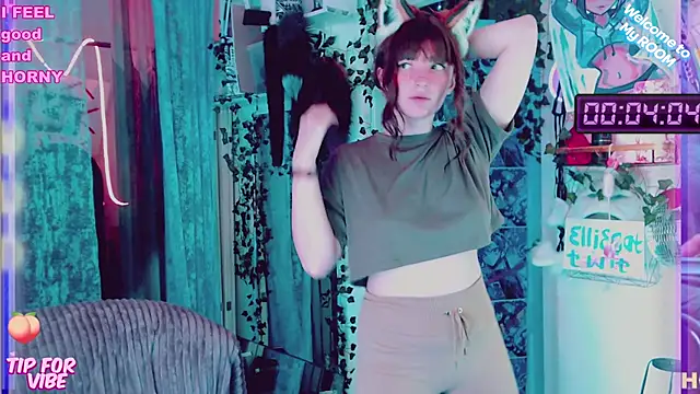 Snapshot of Toxic_Ellies chatting on February 2, 2025, 5:37 pm Toxic Ellies online show from February 2, 2025, 5:37 pm