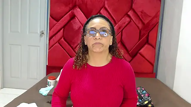 EvaMills1 online show from February 24, 2025, 7:52 pm